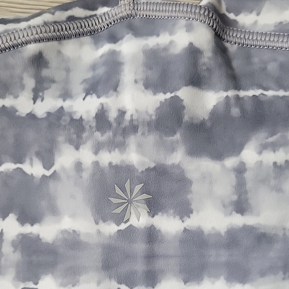 Athleta Gray and White Capris with Stretchy Fabric and Unique Pattern - Picture 5 of 5